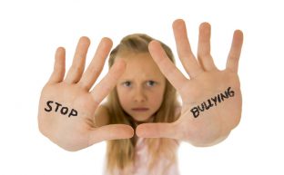自分の子どもがいじめに…7つの原因と安心して学校に通わせる対処法